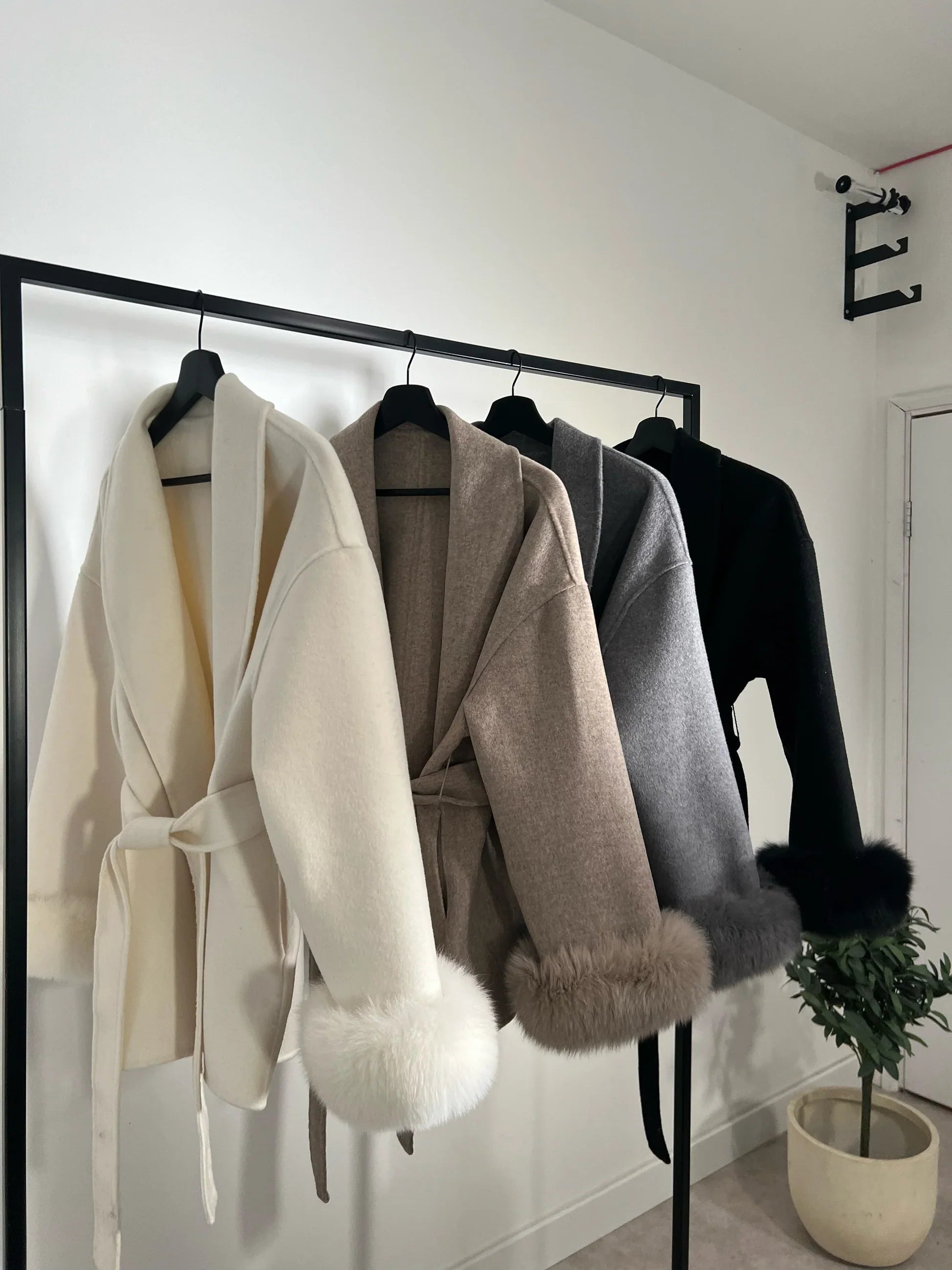 KATE – PREMIUM MANTEL MIT ECHTFELL