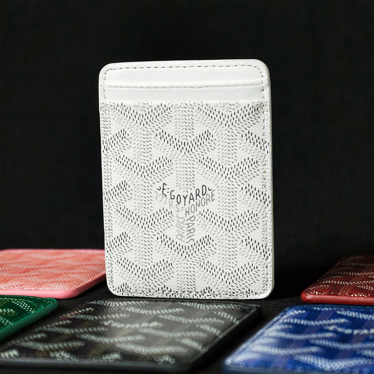 GYD WHITE MAGSAFE CARDHOLDER